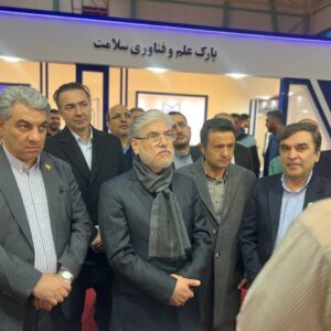 بازدید وزیر علوم از شرکت‌های فناور پارک علم و فناوری تبریز