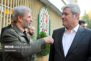 دیدار اعضای کمیسیون برنامه و بودجه و محاسبات با فرمانده کل ارتش