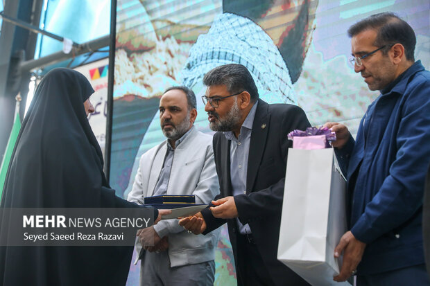 مراسم رونمایی از کتاب «حواسم هست»