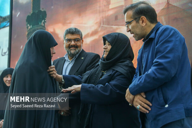 مراسم رونمایی از کتاب «حواسم هست»