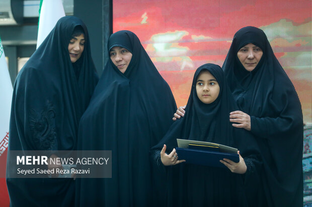 مراسم رونمایی از کتاب «حواسم هست»