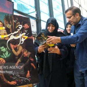 از قِبَل دعای مادرم سجاد شدم/ رونمایی کتاب را به نام مادرم برگزار کنید