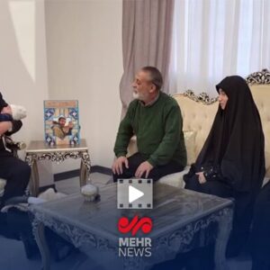 مخبر در دیدار با خانواده شهید ۱۲ روزه