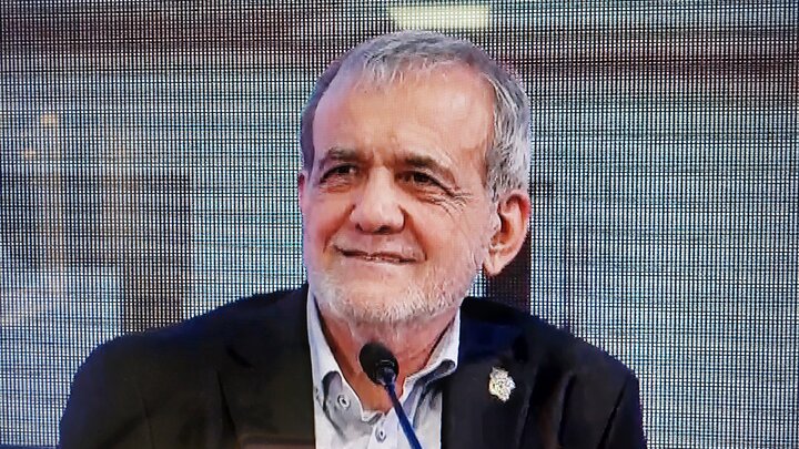 پزشکیان: «تربیت تک بعدی نخبگان» آفت است؛ کارها باید تیمی پیش برود