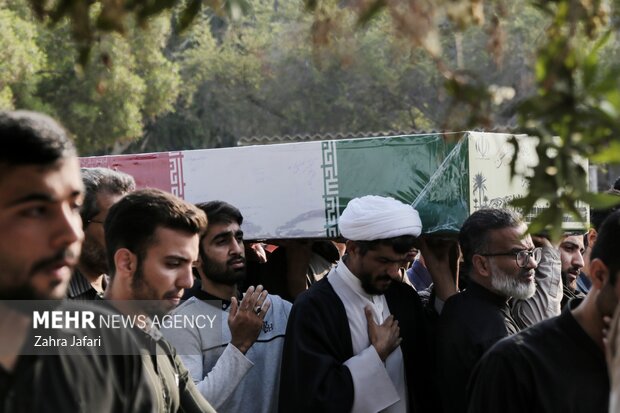 تشییع و تدفین شهید گمنام در دانشگاه فرهنگیان پردیس شهید بهشتی بندرعباس