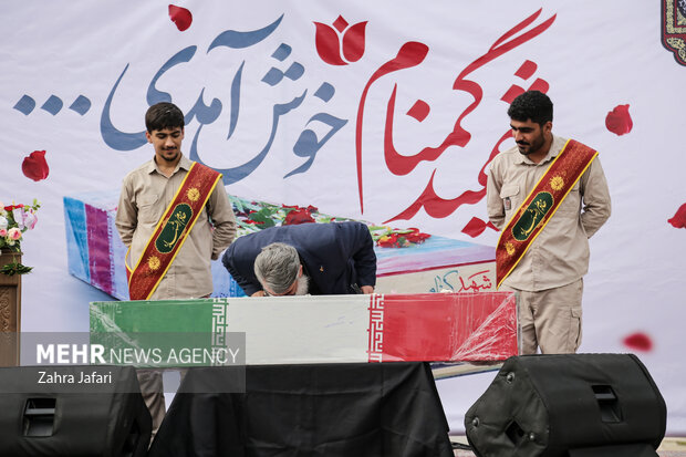 تشییع و تدفین شهید گمنام در دانشگاه فرهنگیان پردیس شهید بهشتی بندرعباس