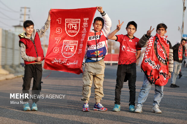 لیگ برتر فوتبال - تراکتور و استقلال خوزستان