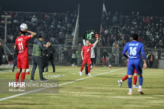 لیگ برتر فوتبال - تراکتور و استقلال خوزستان