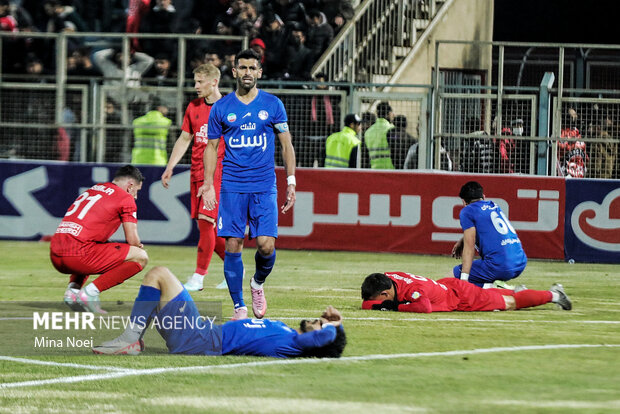 لیگ برتر فوتبال - تراکتور و استقلال خوزستان