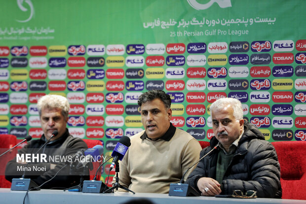 لیگ برتر فوتبال - تراکتور و استقلال خوزستان