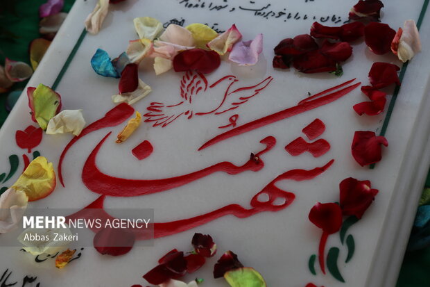 تشییع و تدفین پیکر شهید گمنام هشت سال دفاع مقدس در کرمون