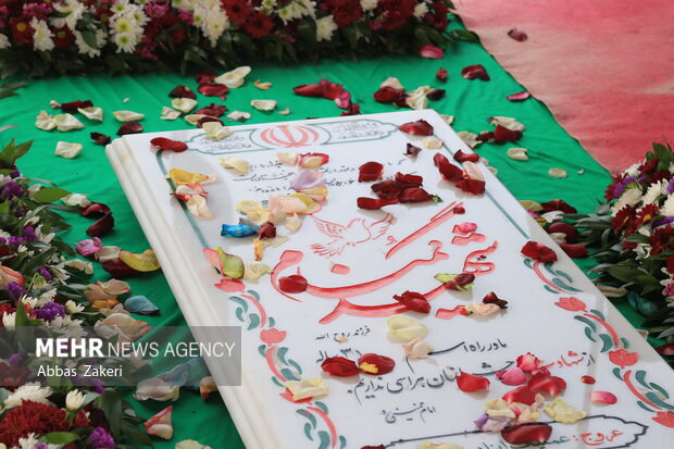 تشییع و تدفین پیکر شهید گمنام هشت سال دفاع مقدس در کرمون