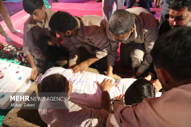 تشییع و تدفین پیکر شهید گمنام هشت سال دفاع مقدس در کرمون