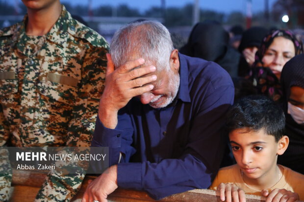 تشییع و تدفین پیکر شهید گمنام هشت سال دفاع مقدس در کرمون