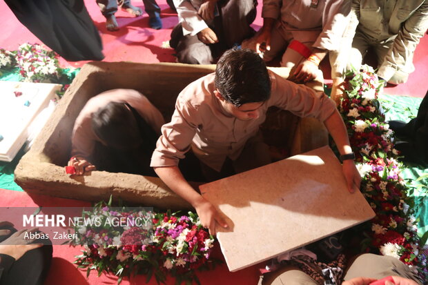 تشییع و تدفین پیکر شهید گمنام هشت سال دفاع مقدس در کرمون