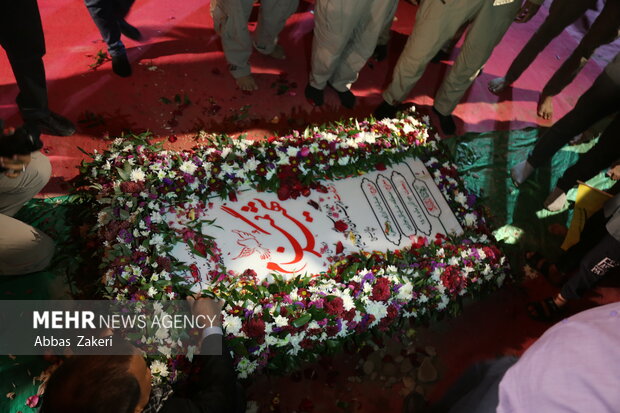 تشییع و تدفین پیکر شهید گمنام هشت سال دفاع مقدس در کرمون