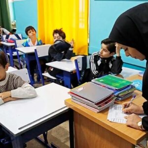 آموزش حضوری در مدارس گلستان ادامه دارد