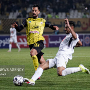 ادامه تساوی‌های بدون گل در نیمه اول دو بازی لیگ برتر فوتبال