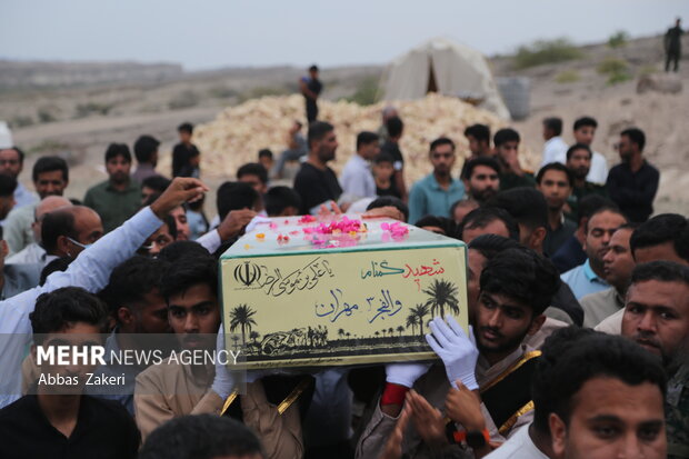 تشییع و خاکسپاری پیکر مطهر شهید گمنام در روستای پالور سیریک