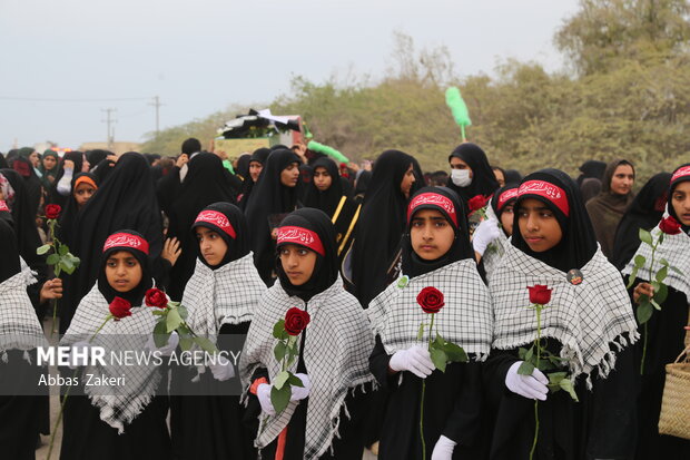 تشییع و خاکسپاری پیکر مطهر شهید گمنام در روستای پالور سیریک