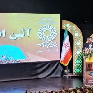 استاندار : ۲۵۰ هزار نفر سالانه از بیت امام در خمین بازدید می کنند