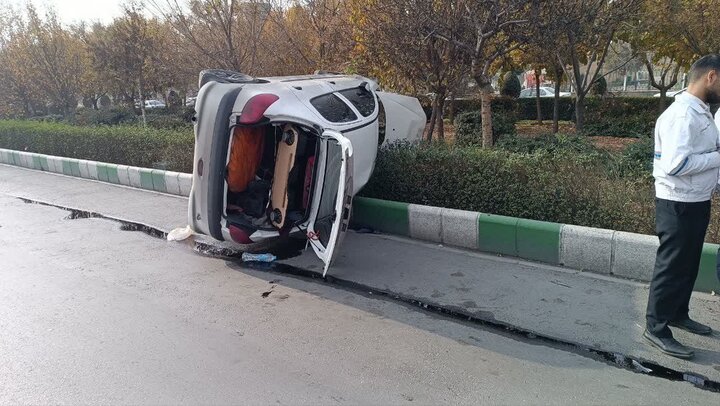 باخدا: واژگونی خودرو در بزرگراه پیامبر اعظم مشهد یک مصدوم برجا گذاشت
