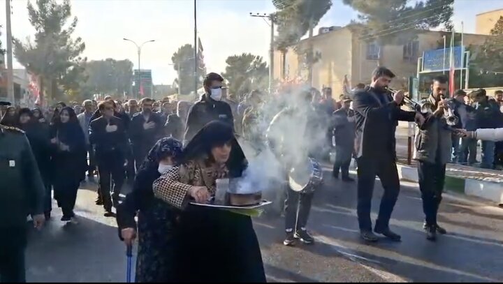 خاکسپاری شهید گمنام ۱۸ ساله عملیات والفجر ۳ در امیریه