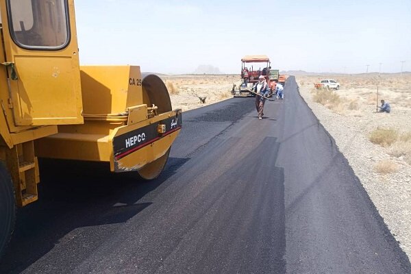 روکش آسفالت محورهای نایین با اعتباری ۷۰۰ میلیاردی اجرا شد