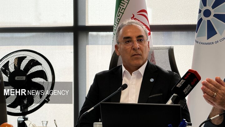 کامیون‌های ایرانی به‌دلیل استاندارد پایین اجازه خروج از مرز را ندارند