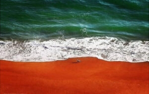 جلوه‌ای زیبا از باران در جزیره هرمز