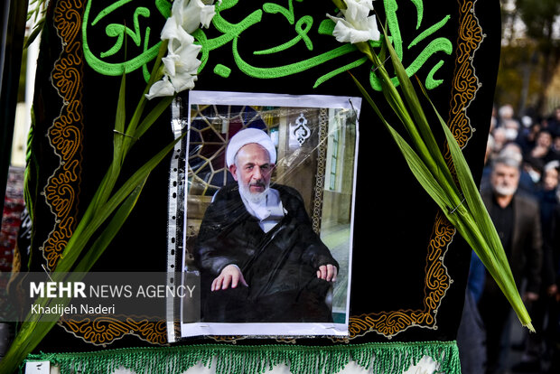 تشییع و خاکسپاری  پیکر مطهر آیت‌الله عبداللهی در اصفهان