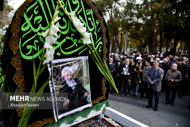 تشییع و خاکسپاری  پیکر مطهر آیت‌الله عبداللهی در اصفهان