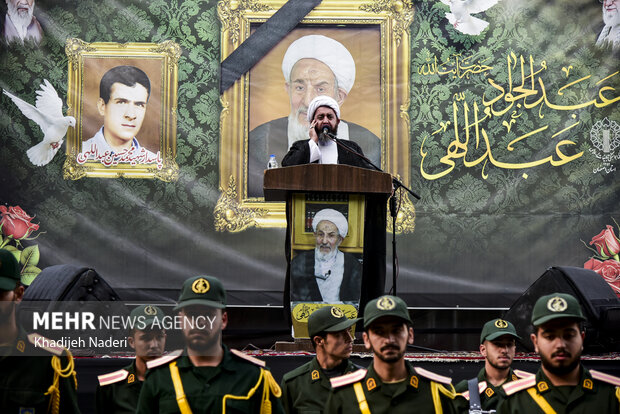 تشییع و خاکسپاری  پیکر مطهر آیت‌الله عبداللهی در اصفهان