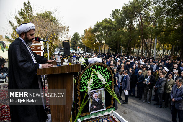 تشییع و خاکسپاری  پیکر مطهر آیت‌الله عبداللهی در اصفهان