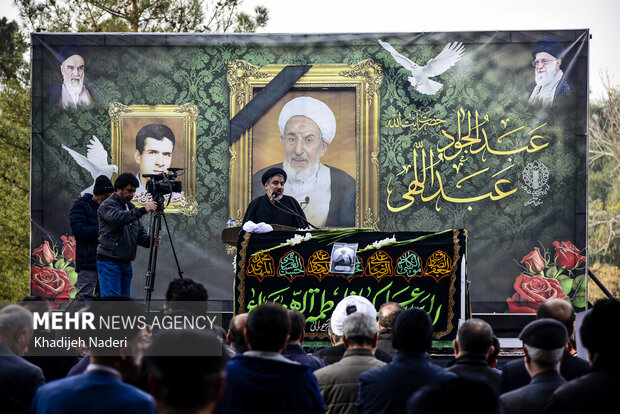 تشییع و خاکسپاری  پیکر مطهر آیت‌الله عبداللهی در اصفهان
