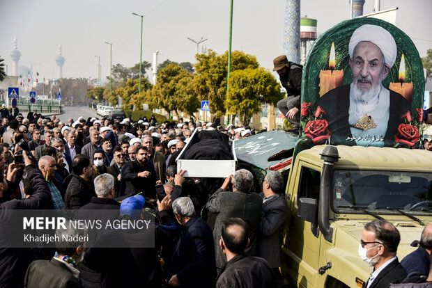 تشییع و خاکسپاری  پیکر مطهر آیت‌الله عبداللهی در اصفهان