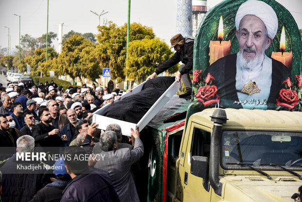 تشییع و خاکسپاری  پیکر مطهر آیت‌الله عبداللهی در اصفهان