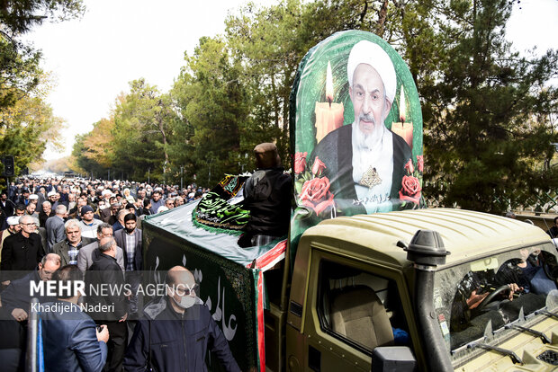 تشییع و خاکسپاری  پیکر مطهر آیت‌الله عبداللهی در اصفهان