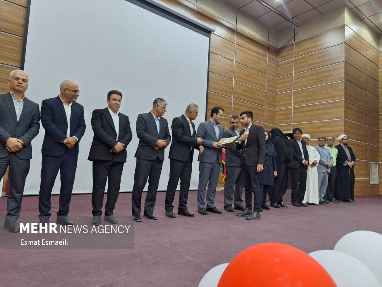 مراسم جشن روز دانشجو در گناوه برگزار شد