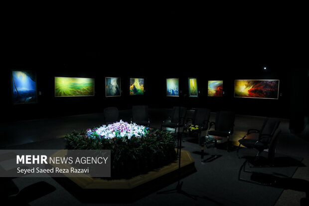 نمایشگاه آثار نقاشی عبدالحمید قدیریان با عنوان نقل «نور آمد»