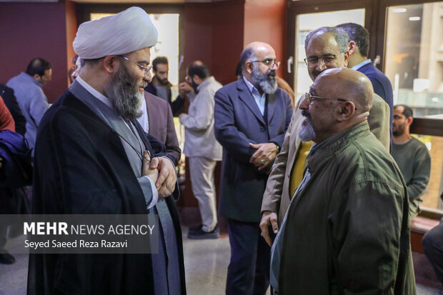 نمایشگاه آثار نقاشی عبدالحمید قدیریان با عنوان نقل «نور آمد»