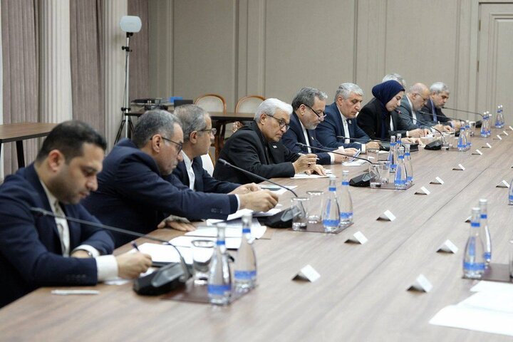 عراقچی با معاون نخست وزیر جمهوری آذربایجان دیدار کرد