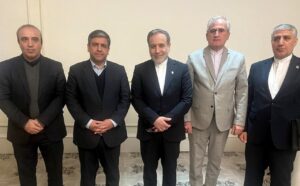 نشست استاندار اردبیل با وزیر امور خارجه در سفر به جمهوری آذربایجان