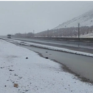 گردنه‌های الموت و آوج در قزوین سفیدپوش شدند