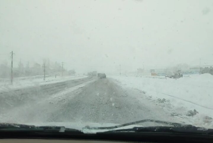 وضعیت تردد در جاده قدیم بستان‌آباد به تبریز درپی بارش برف