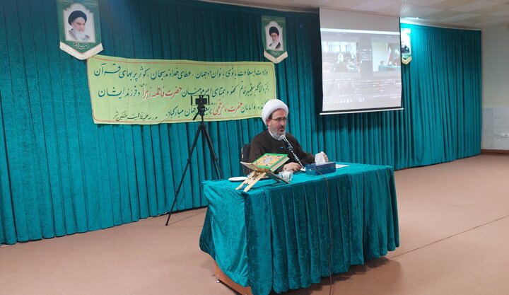 زنان و دختران جامعه ما سیره حضرت زهرا را سرلوحه زندگی خود قرار دهند