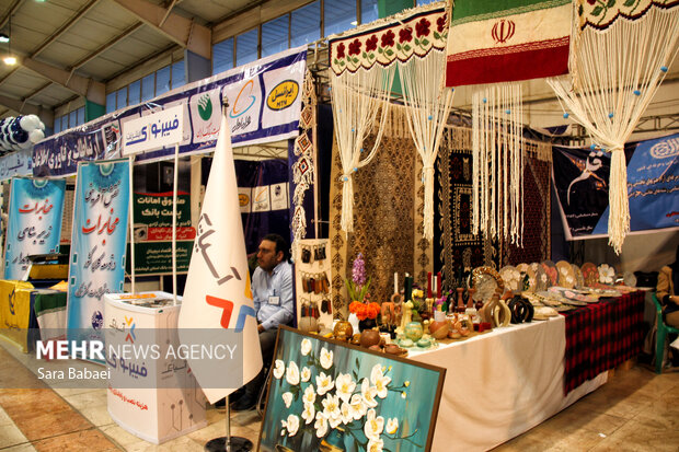 نمایشگاه توان پژوهشی و فناوری کرمانشاه