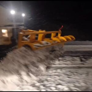 بارش سنگین برف در گردنه خان؛ تردد فقط با زنجیرچرخ