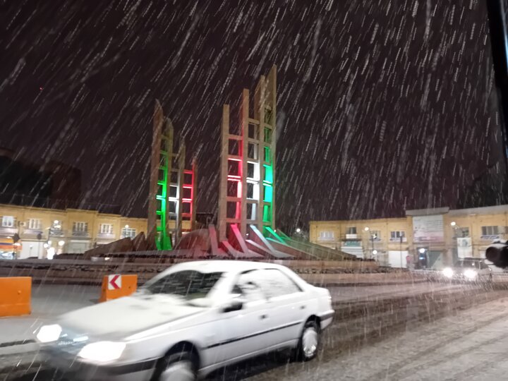 بارش اولین برف پاییزی چهره زنجان را سفید پوش کرد