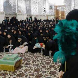 آیین غبارروبی ضریح مطهر امام رضا(ع) با حضور جمعی از بانوان